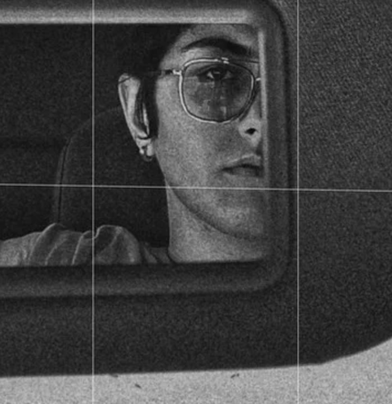 Dings e.V. - Dings e.V. pres. "Soundscapes" Alef stammt aus dem Iran und hat sich schon früh intensiv mit Musik auseinandergesetzt. Als Komponist:in liegt der Schwerpunkt darauf, durch Musik tiefgründige Ideen und gedankliche Verbindungen zum Ausdruck zu bringen und Brücken zwischen den kulturellen Wurzeln des Iran und der klassischen Musik zu schlagen.Ein bisher veröffentlichtes Werk, “Zavaal”, interpretiert von der armenischen Sängerin Allin, gibt einen ersten Einblick in diese künstlerische Vision. Aktuell arbeitet Alef daran, Musik auch auf akademischer Ebene zu vertiefen und den eigenen Stil weiterzuentwickeln